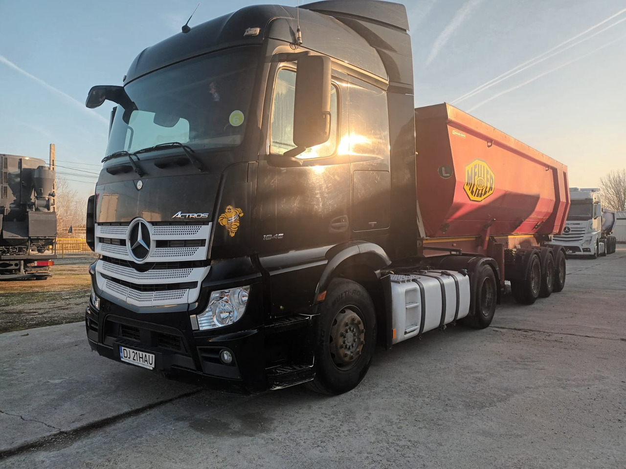 Tractor Head Mercedes-Benz Actros (2014) + Semi-trailer Tipper Meiller – Kipper (2004) - Tractor unit: picture 1 Tractor Head Mercedes-Benz Actros (2014) + Semi-trailer Tipper Meiller – Kipper (2004) - Tractor unit: picture 1