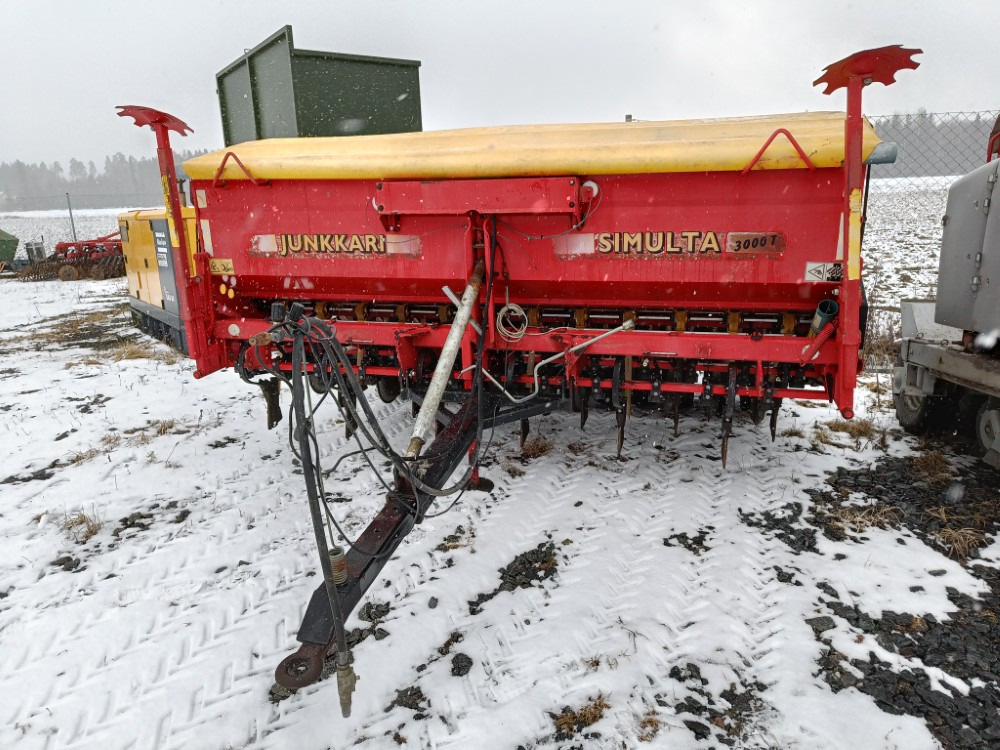 Junkkari Simulta S3000T Takapyöräkone kiekkovantailla - Combine seed drill: picture 1 Junkkari Simulta S3000T Takapyöräkone kiekkovantailla - Combine seed drill: picture 1
