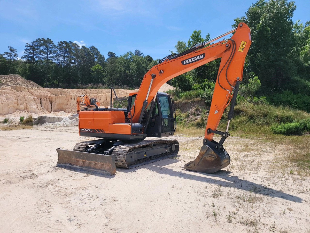 DOOSAN DX140 LC - Walking excavator: picture 1 DOOSAN DX140 LC - Walking excavator: picture 1