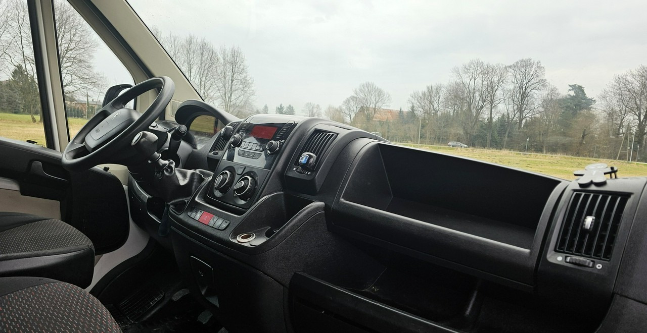 Interior photo 1: Leasing of  Peugeot Boxer krajowy l* klima* Peugeot Boxer krajowy l* klima*