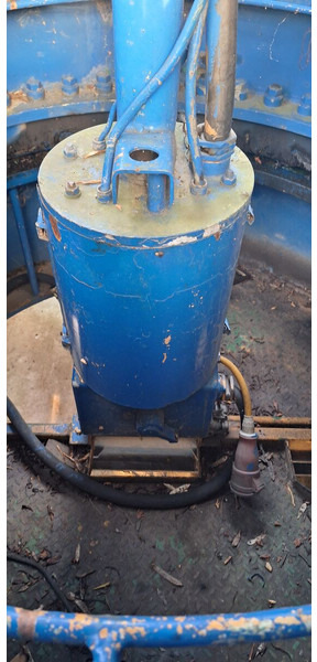 Liebherr 180EC-H 40m jib slewing part / good price - Tower crane: picture 4 Liebherr 180EC-H 40m jib slewing part / good price - Tower crane: picture 4