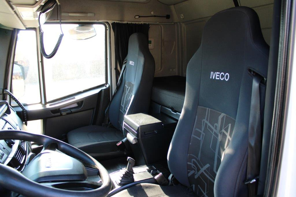 Iveco Eurocargo 120E250 - Curtainsider truck: picture 5 Iveco Eurocargo 120E250 - Curtainsider truck: picture 5
