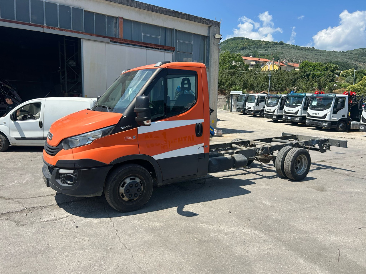 IVECO DAILY 35-140 - Flatbed van: picture 1 IVECO DAILY 35-140 - Flatbed van: picture 1