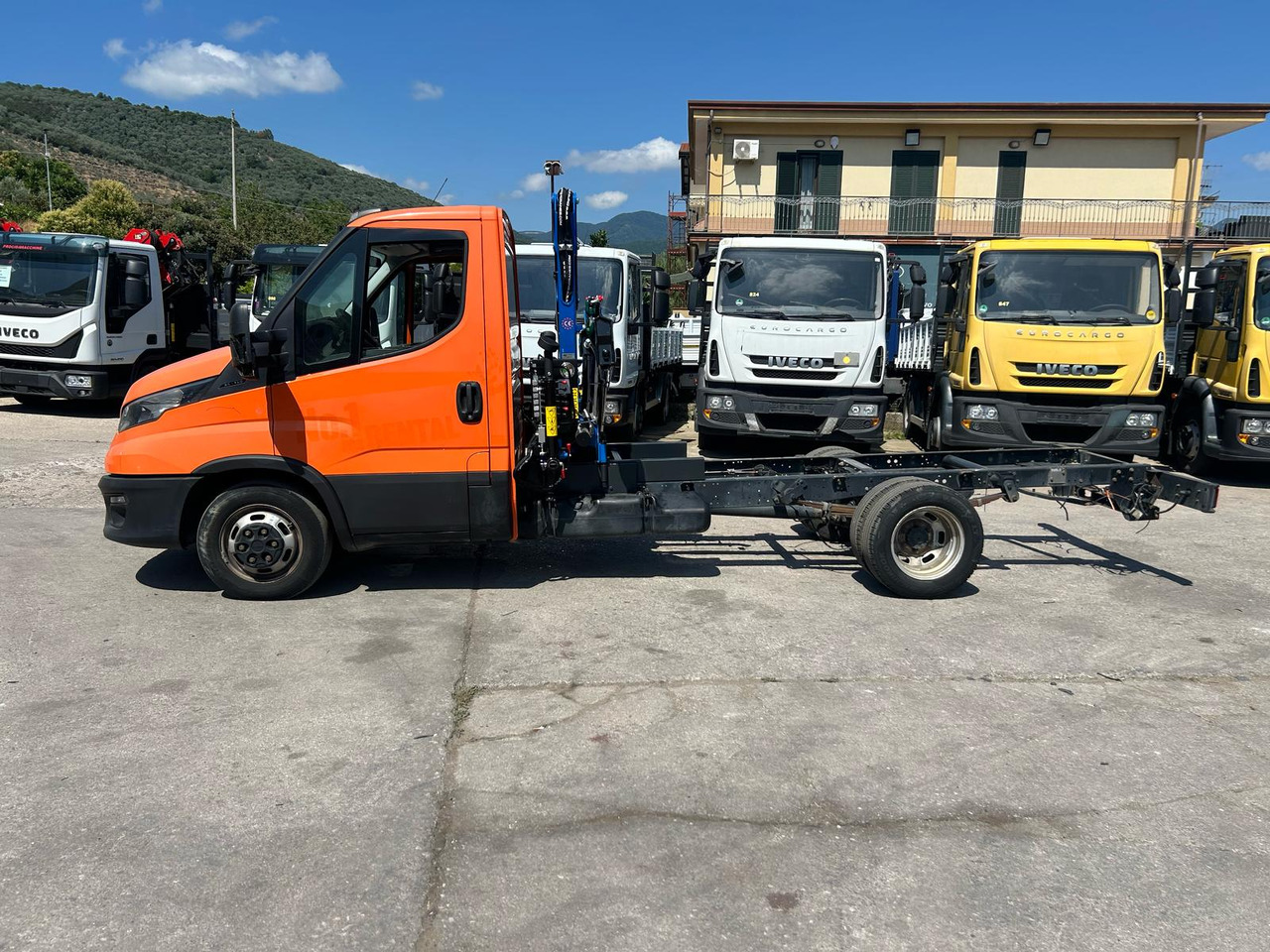 IVECO DAILY 35-140 - Crane truck: picture 2 IVECO DAILY 35-140 - Crane truck: picture 2