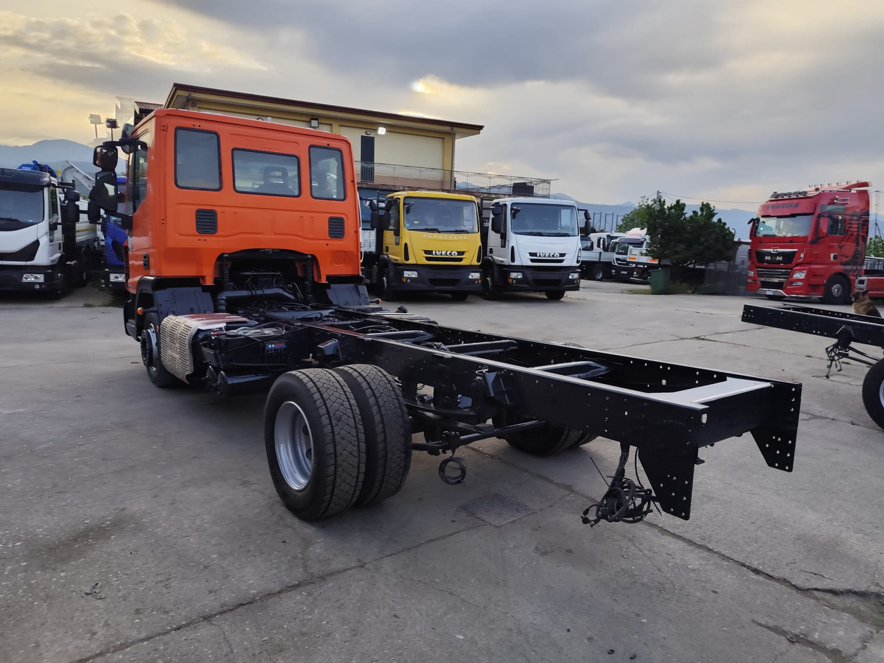 IVECO EUROCARGO 120-190L - Cab chassis truck: picture 5 IVECO EUROCARGO 120-190L - Cab chassis truck: picture 5