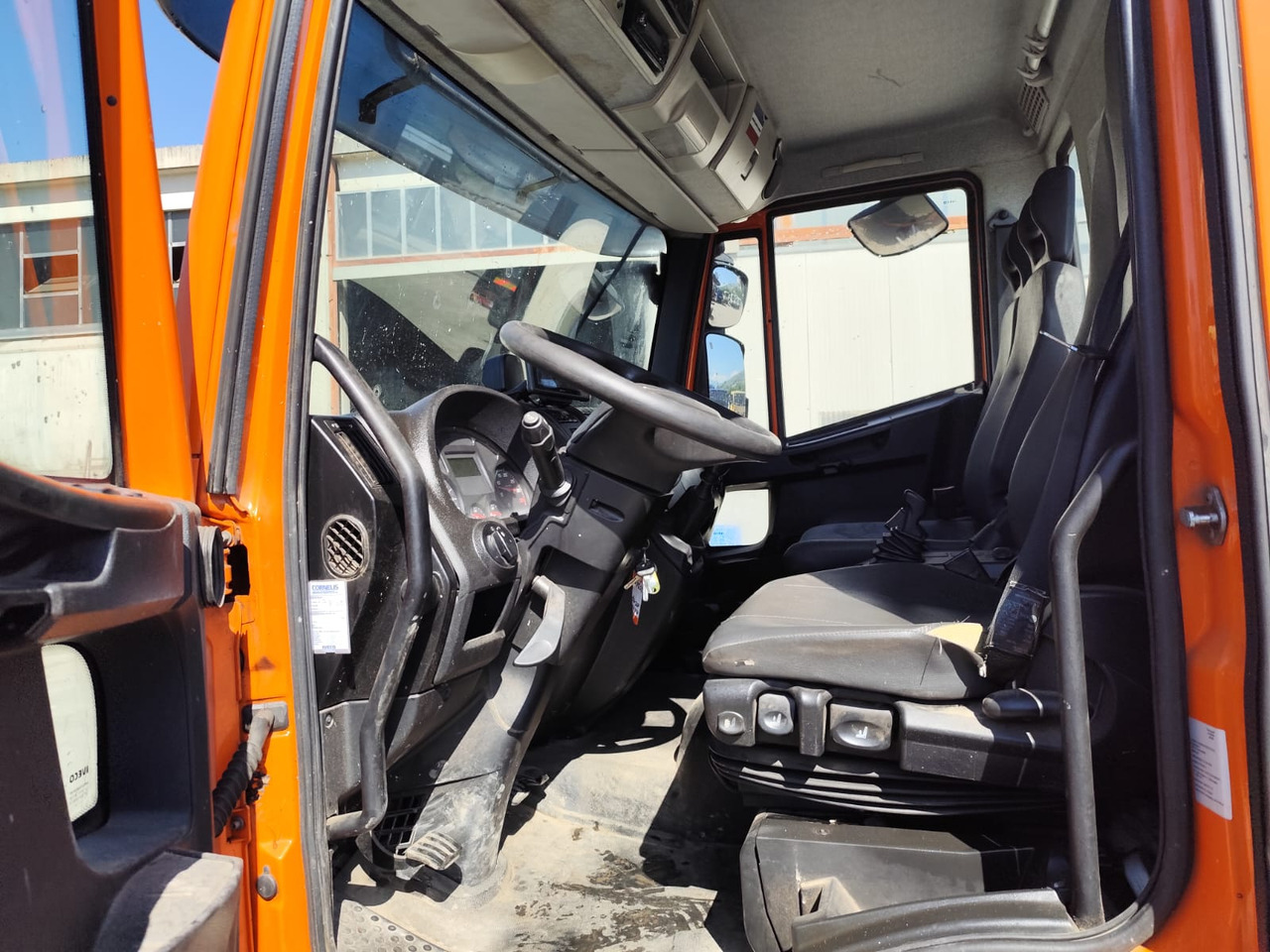 IVECO EUROCARGO 120-190L - Cab chassis truck: picture 3 IVECO EUROCARGO 120-190L - Cab chassis truck: picture 3