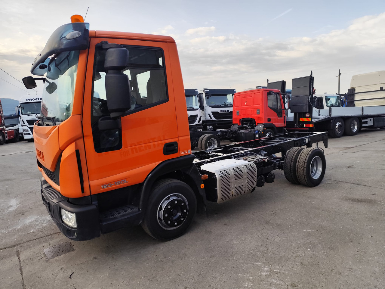 IVECO EUROCARGO 120-190L - Cab chassis truck: picture 4 IVECO EUROCARGO 120-190L - Cab chassis truck: picture 4
