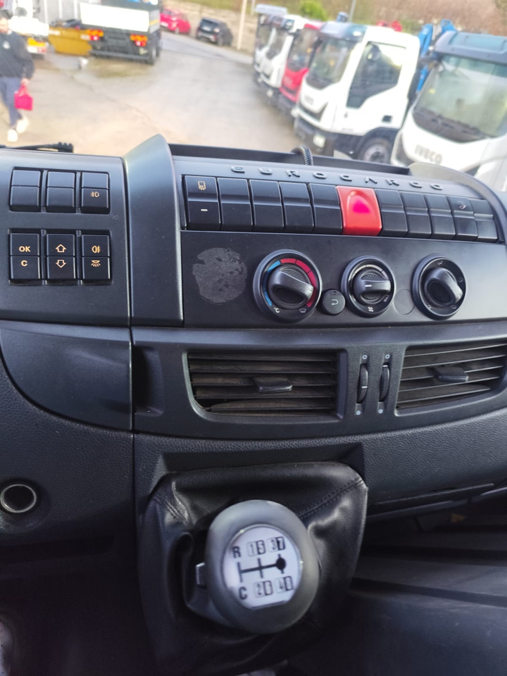 IVECO EUROCARGO 120E28P - Cab chassis truck: picture 3 IVECO EUROCARGO 120E28P - Cab chassis truck: picture 3