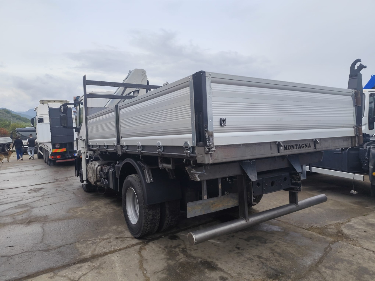 IVECO EUROCARGO 140-250 - Crane truck: picture 3 IVECO EUROCARGO 140-250 - Crane truck: picture 3