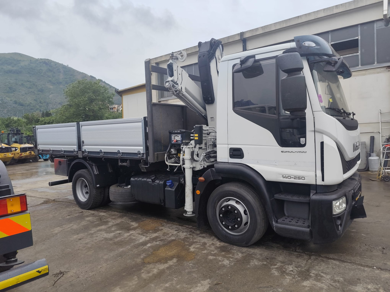 IVECO EUROCARGO 140-250 - Crane truck: picture 5 IVECO EUROCARGO 140-250 - Crane truck: picture 5