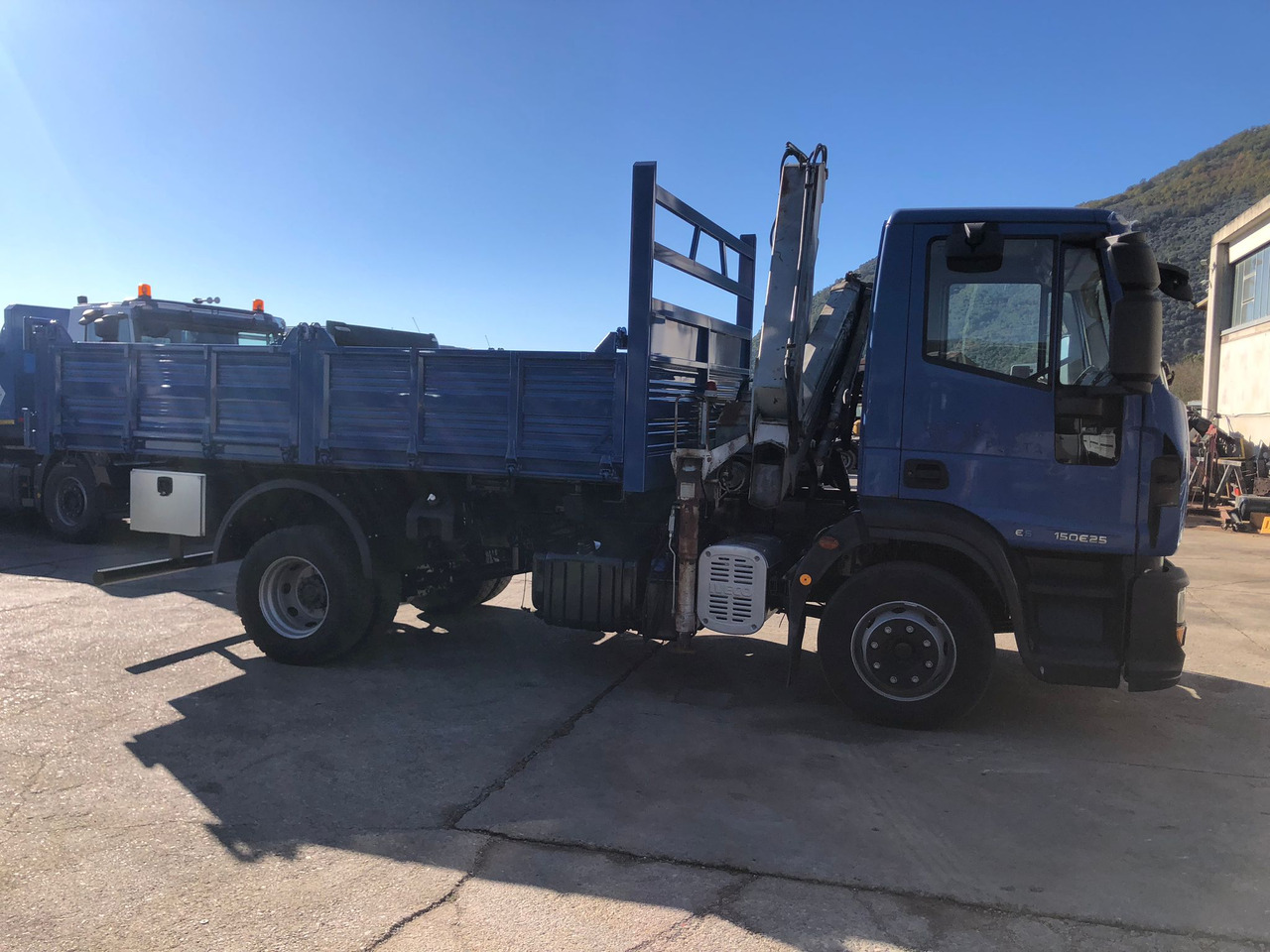 Crane truck IVECO EUROCARGO 150E25P: picture 14