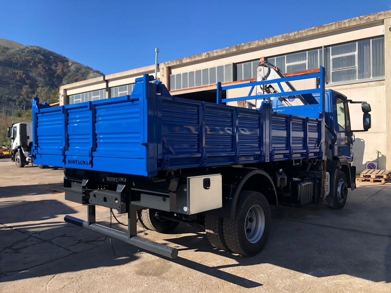 Crane truck IVECO EUROCARGO 150E25P: picture 15