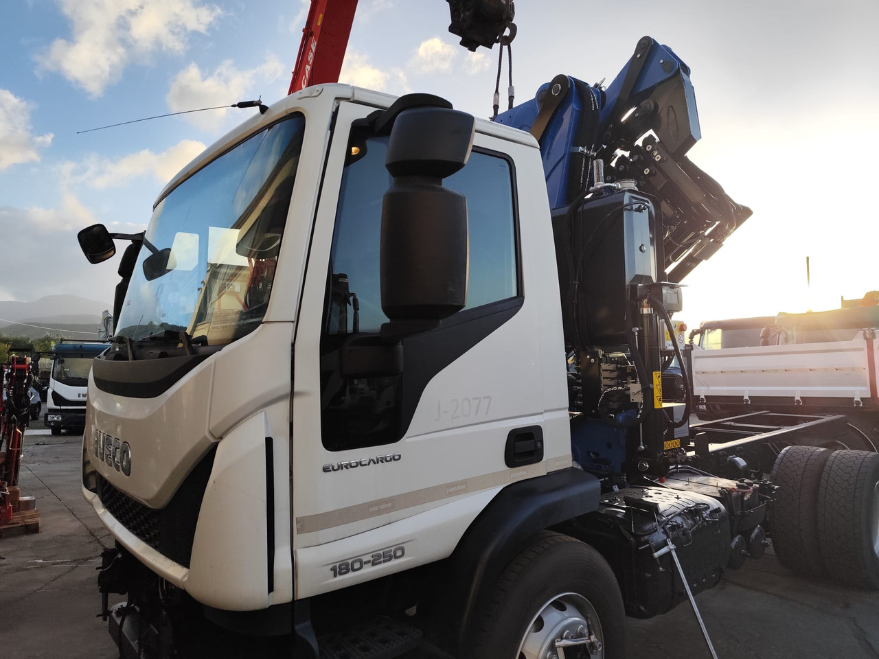 IVECO EUROCARGO 180-250 - Tipper, Crane truck: picture 4 IVECO EUROCARGO 180-250 - Tipper, Crane truck: picture 4