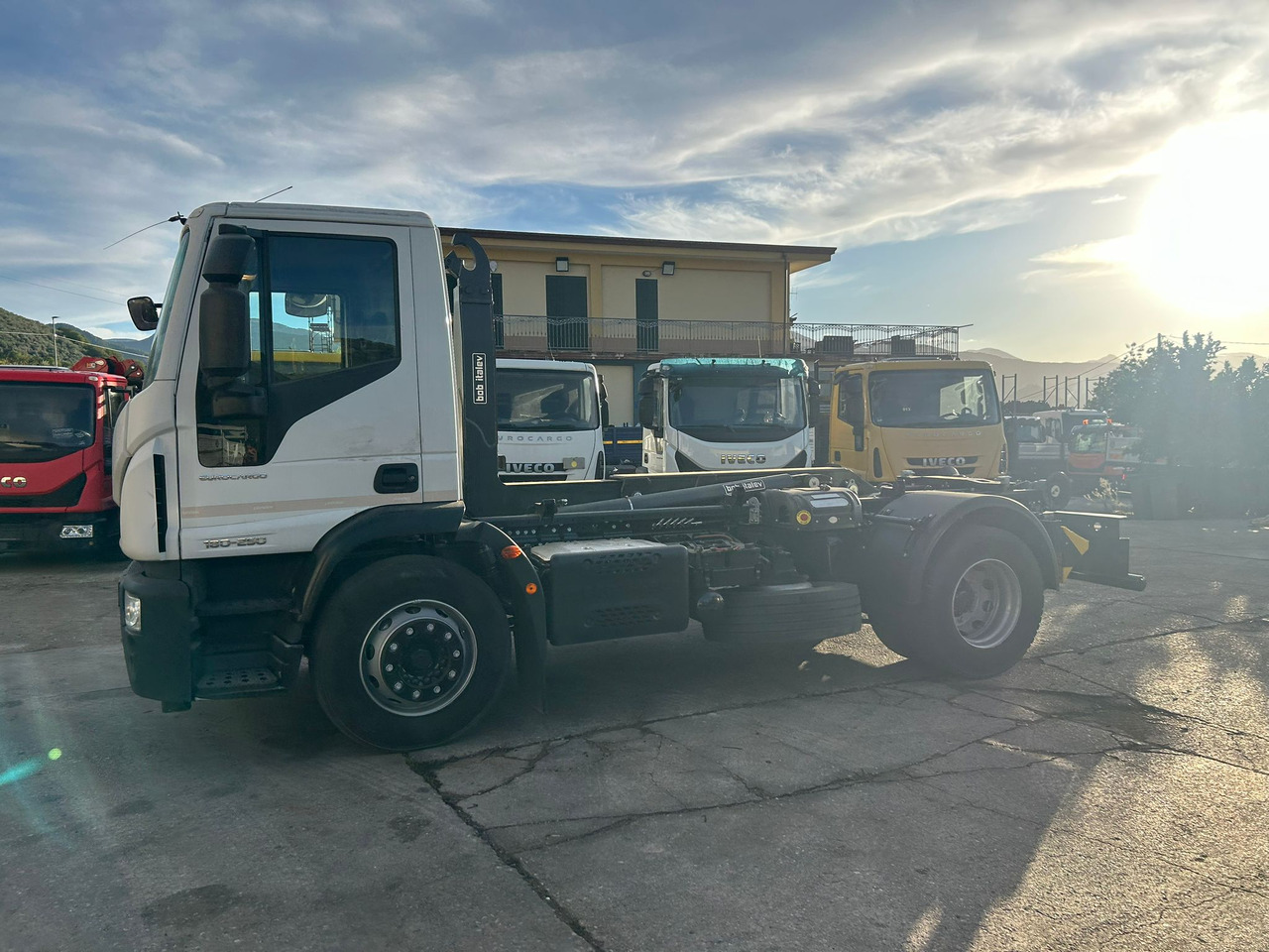 IVECO EUROCARGO 180-250 - Hook lift truck, Crane truck: picture 3 IVECO EUROCARGO 180-250 - Hook lift truck, Crane truck: picture 3