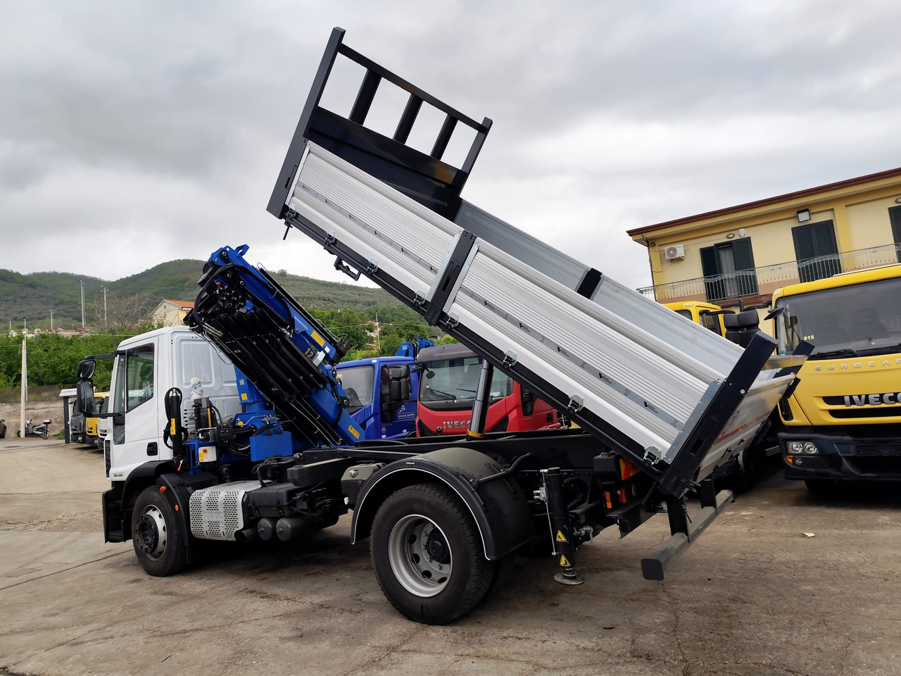 IVECO EUROCARGO 190EL25 - Crane truck: picture 5 IVECO EUROCARGO 190EL25 - Crane truck: picture 5