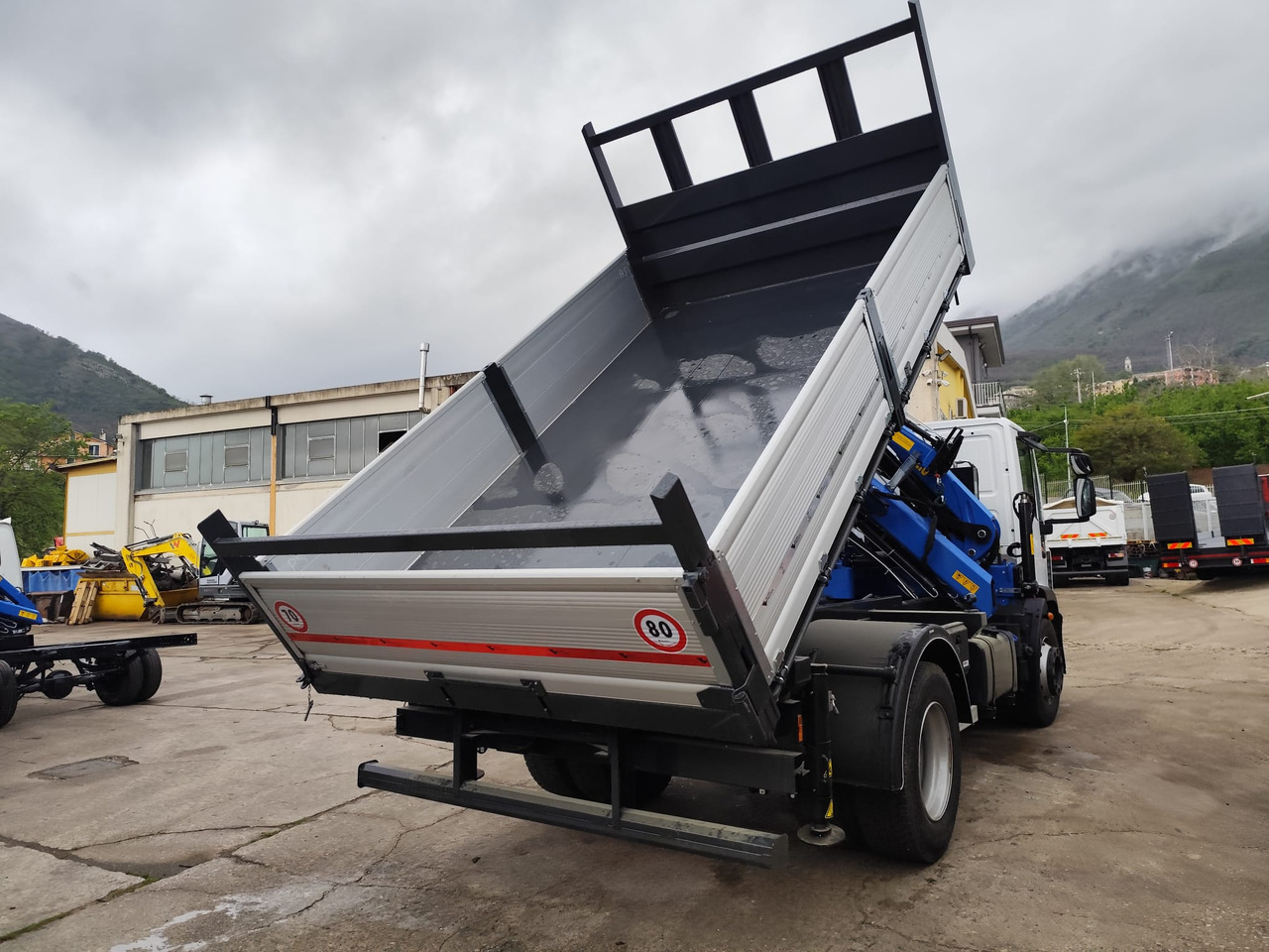 Crane truck IVECO EUROCARGO 190EL25: picture 8