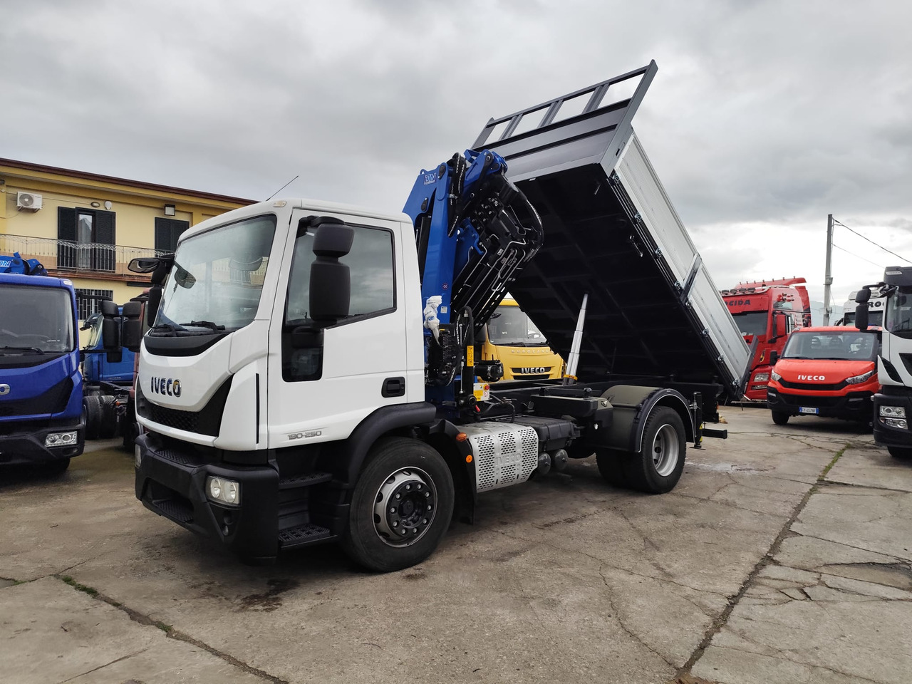 Crane truck IVECO EUROCARGO 190EL25: picture 32