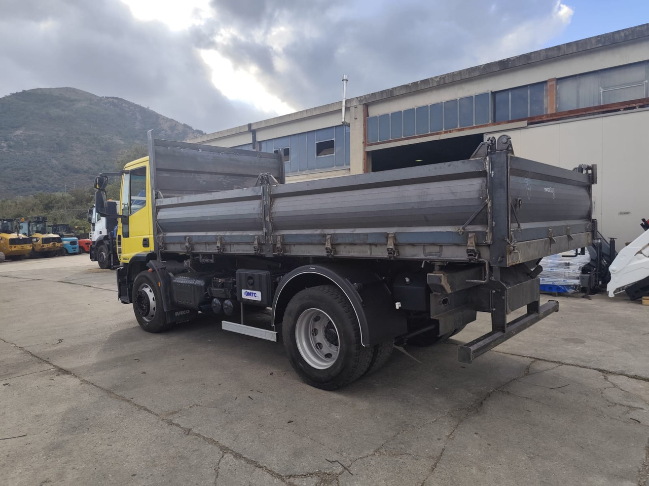 IVECO EUROCARGO 190EL25 - Tipper: picture 2 IVECO EUROCARGO 190EL25 - Tipper: picture 2