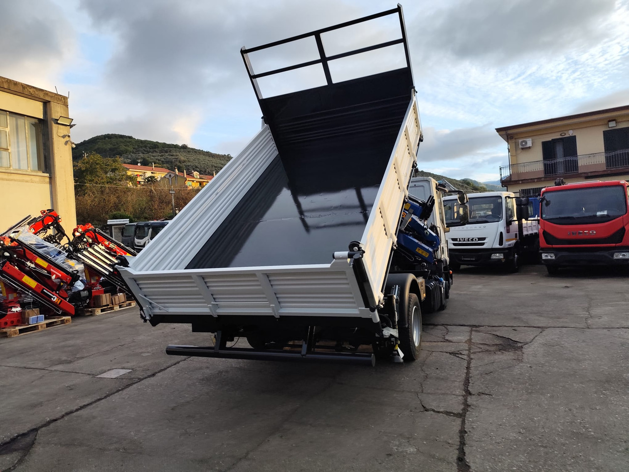 IVECO EUROCARGO 80-210 - Crane truck, Tipper: picture 5 IVECO EUROCARGO 80-210 - Crane truck, Tipper: picture 5