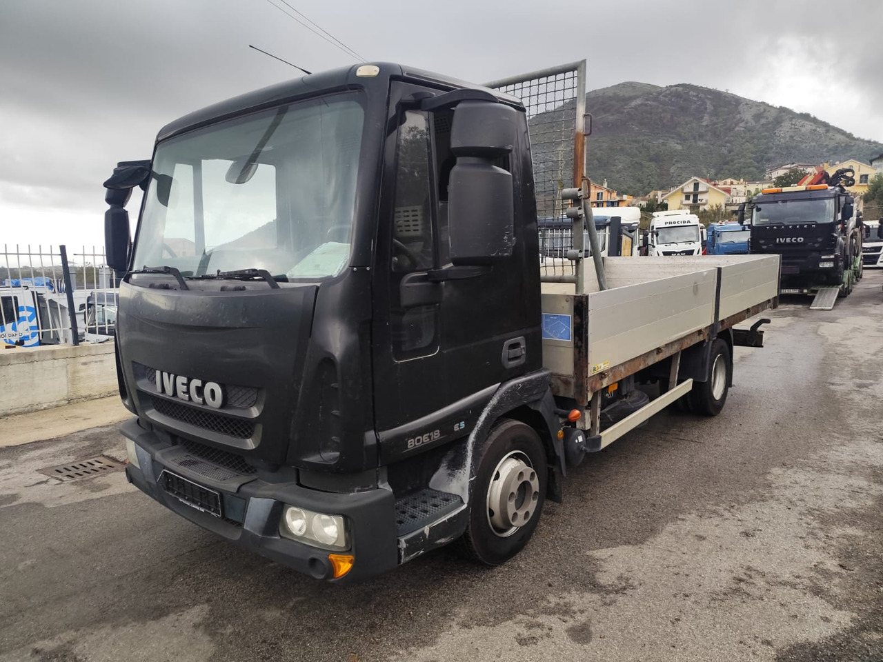 IVECO EUROCARGO 80E18 - Dropside/ Flatbed truck, Tipper: picture 1 IVECO EUROCARGO 80E18 - Dropside/ Flatbed truck, Tipper: picture 1