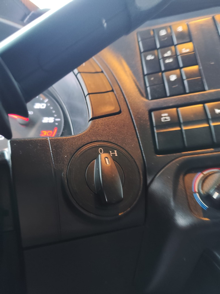 IVECO STRALIS AD 260S31 XP - Hook lift truck: picture 4 IVECO STRALIS AD 260S31 XP - Hook lift truck: picture 4