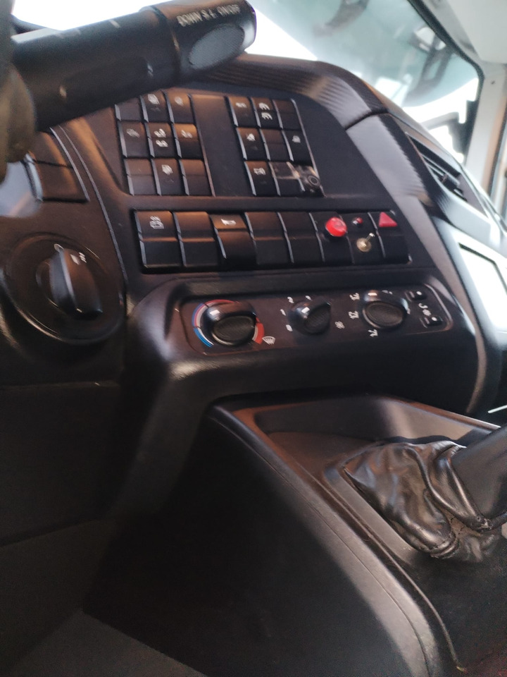 IVECO STRALIS AD 260S31 XP - Cab chassis truck: picture 5 IVECO STRALIS AD 260S31 XP - Cab chassis truck: picture 5