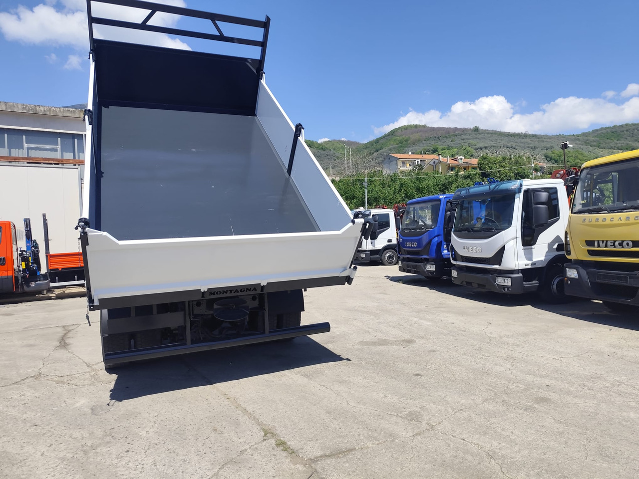 Crane truck IVECO STRALIS CUBE 190S33: picture 6