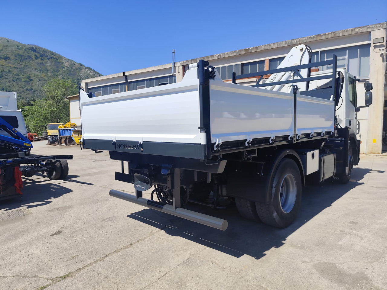 Crane truck IVECO STRALIS CUBE 190S33: picture 34