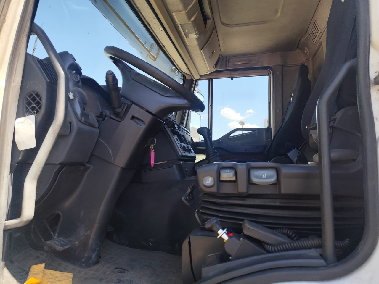 Crane truck IVECO STRALIS CUBE 190S33: picture 31