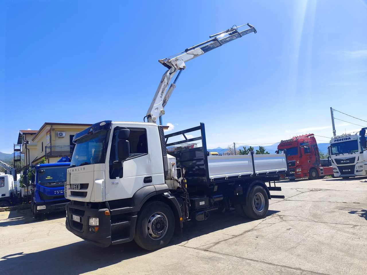 Crane truck IVECO STRALIS CUBE 190S33: picture 25