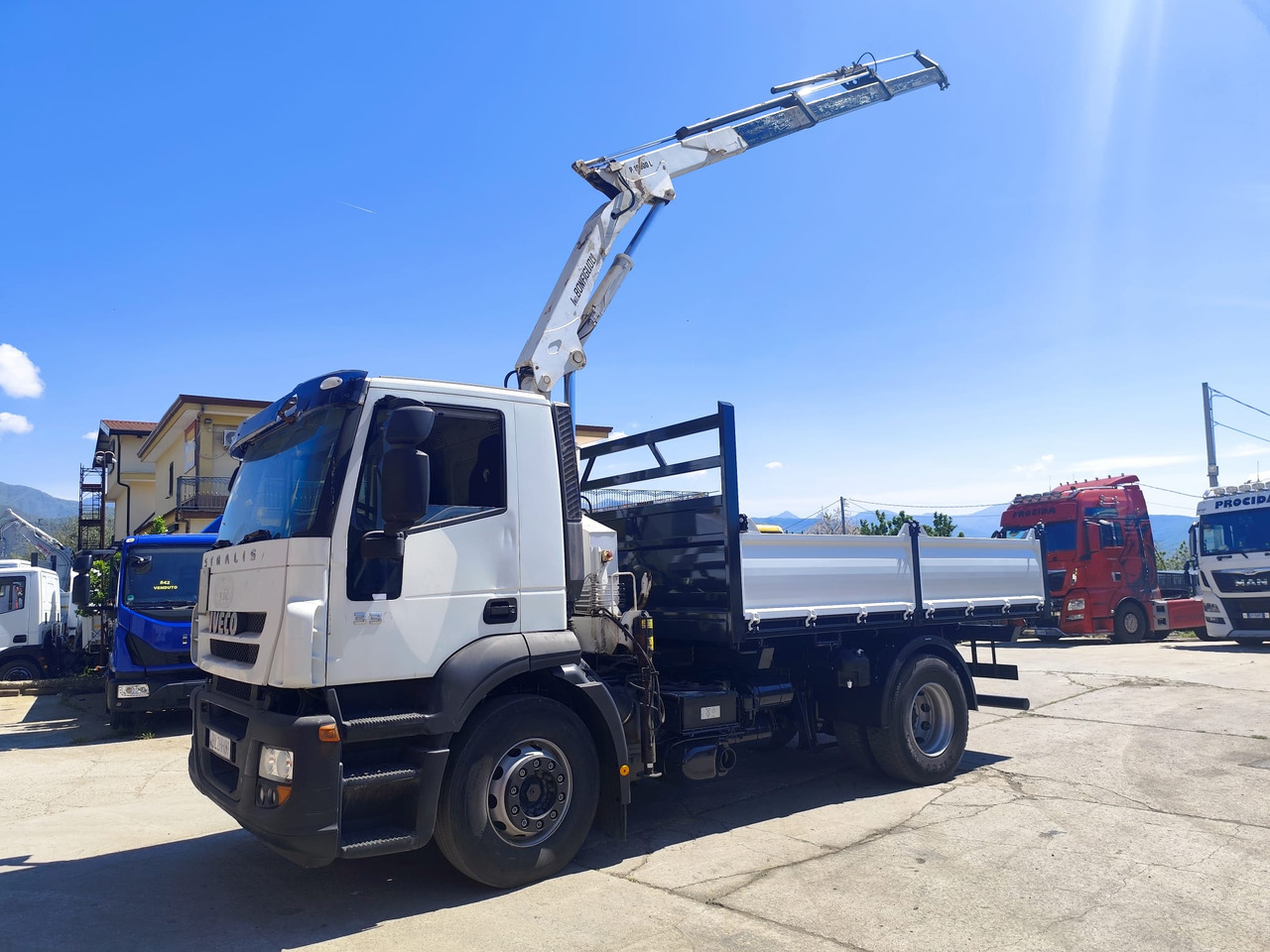 Crane truck IVECO STRALIS CUBE 190S33: picture 16