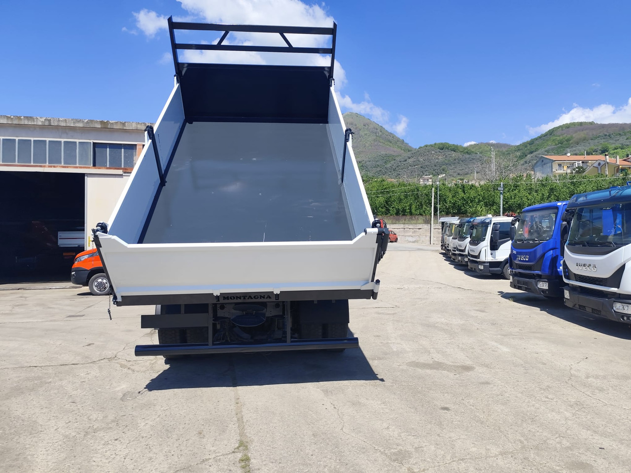 Crane truck IVECO STRALIS CUBE 190S33: picture 7