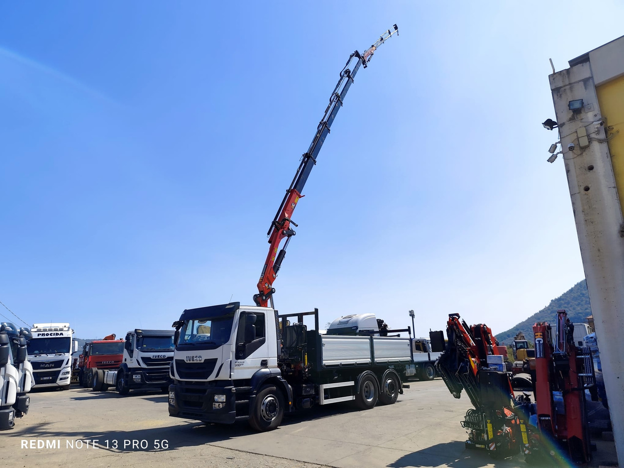 IVECO STRALIS CUBE 260S31 - Crane truck: picture 3 IVECO STRALIS CUBE 260S31 - Crane truck: picture 3