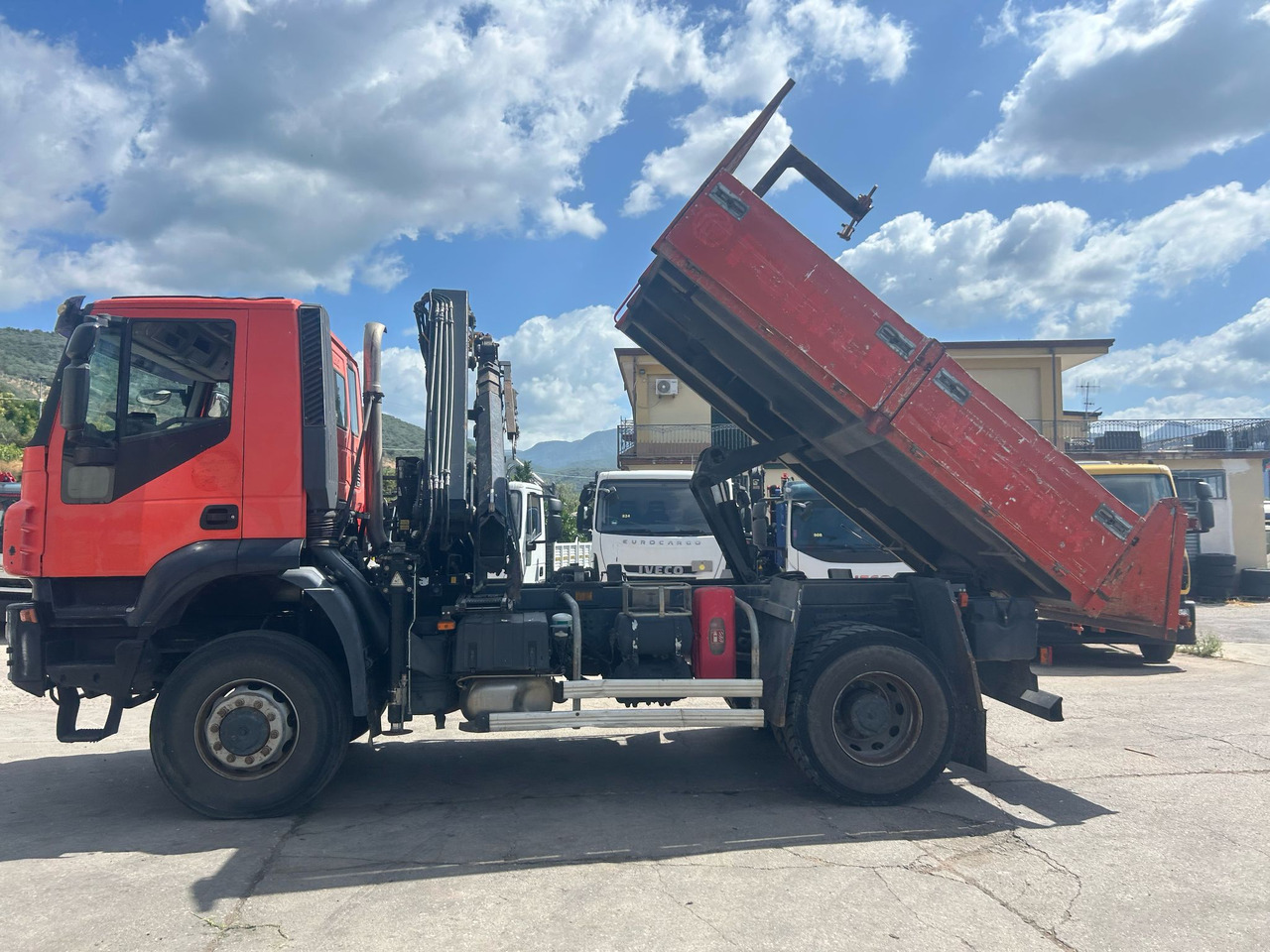 IVECO TRAKKER 190T36 - Crane truck: picture 4 IVECO TRAKKER 190T36 - Crane truck: picture 4
