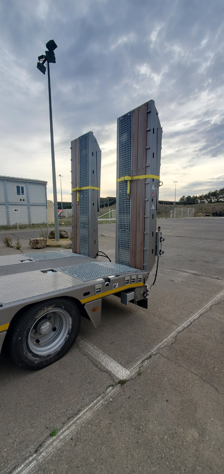 YALCIN EXTENSIBLE AVEC TABLE ELEVATRICE - Low loader semi-trailer: picture 1 YALCIN EXTENSIBLE AVEC TABLE ELEVATRICE - Low loader semi-trailer: picture 1
