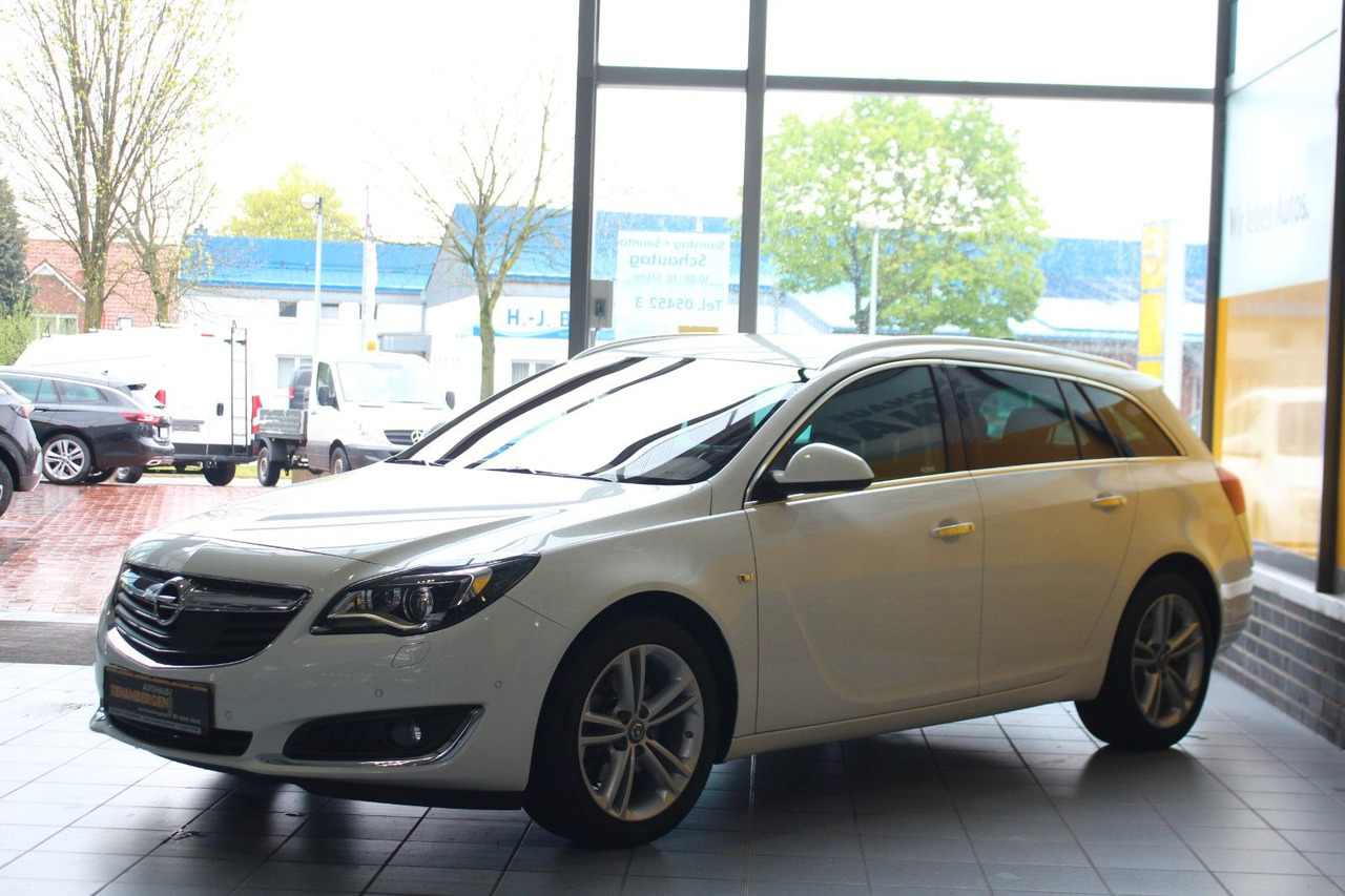 Opel Insignia A Business Innovation 4x4 Leder AHK ACC - Car: picture 4 Opel Insignia A Business Innovation 4x4 Leder AHK ACC - Car: picture 4