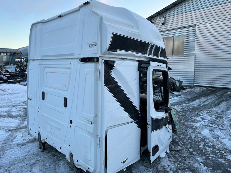 Mercedes-Benz Actros MP4 - Cab and interior: picture 3 Mercedes-Benz Actros MP4 - Cab and interior: picture 3