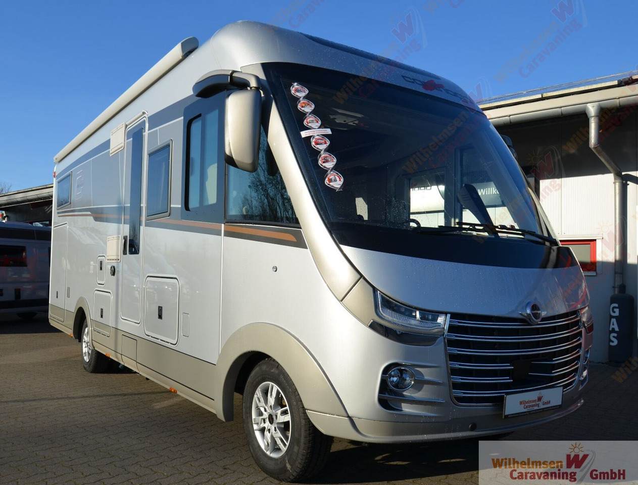 Carthago chic s-plus I 50 LE Hubstützen| Fahrassi.|Komfo. - Integrated motorhome: picture 1 Carthago chic s-plus I 50 LE Hubstützen| Fahrassi.|Komfo. - Integrated motorhome: picture 1