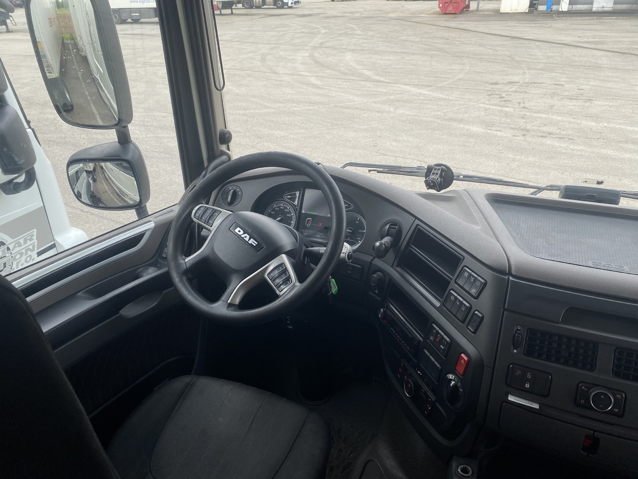 Interior photo 1: Leasing of DAF XF 480 FT DAF XF 480 FT Interior photo 1: Leasing of DAF XF 480 FT DAF XF 480 FT