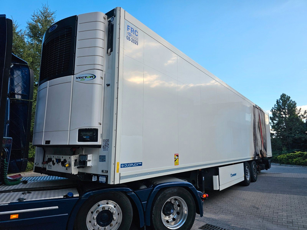 Krone SDR 27 39.0T CARRIER VECTOR 1550 Nur 1800mth - Refrigerator semi-trailer: picture 2 Krone SDR 27 39.0T CARRIER VECTOR 1550 Nur 1800mth - Refrigerator semi-trailer: picture 2