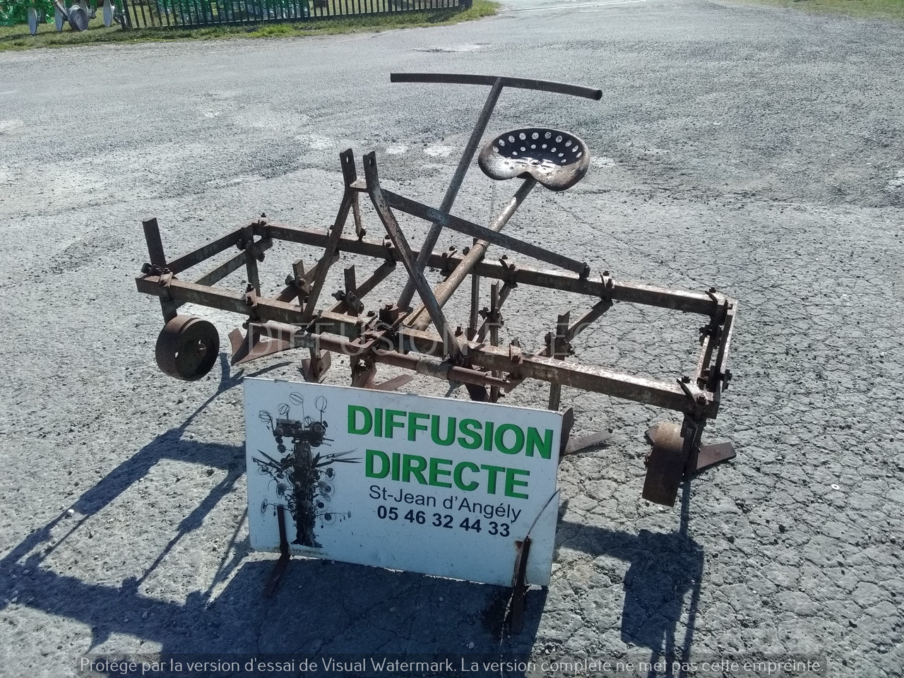 BINEUSE 2 RANGS - Soil tillage equipment: picture 1 BINEUSE 2 RANGS - Soil tillage equipment: picture 1