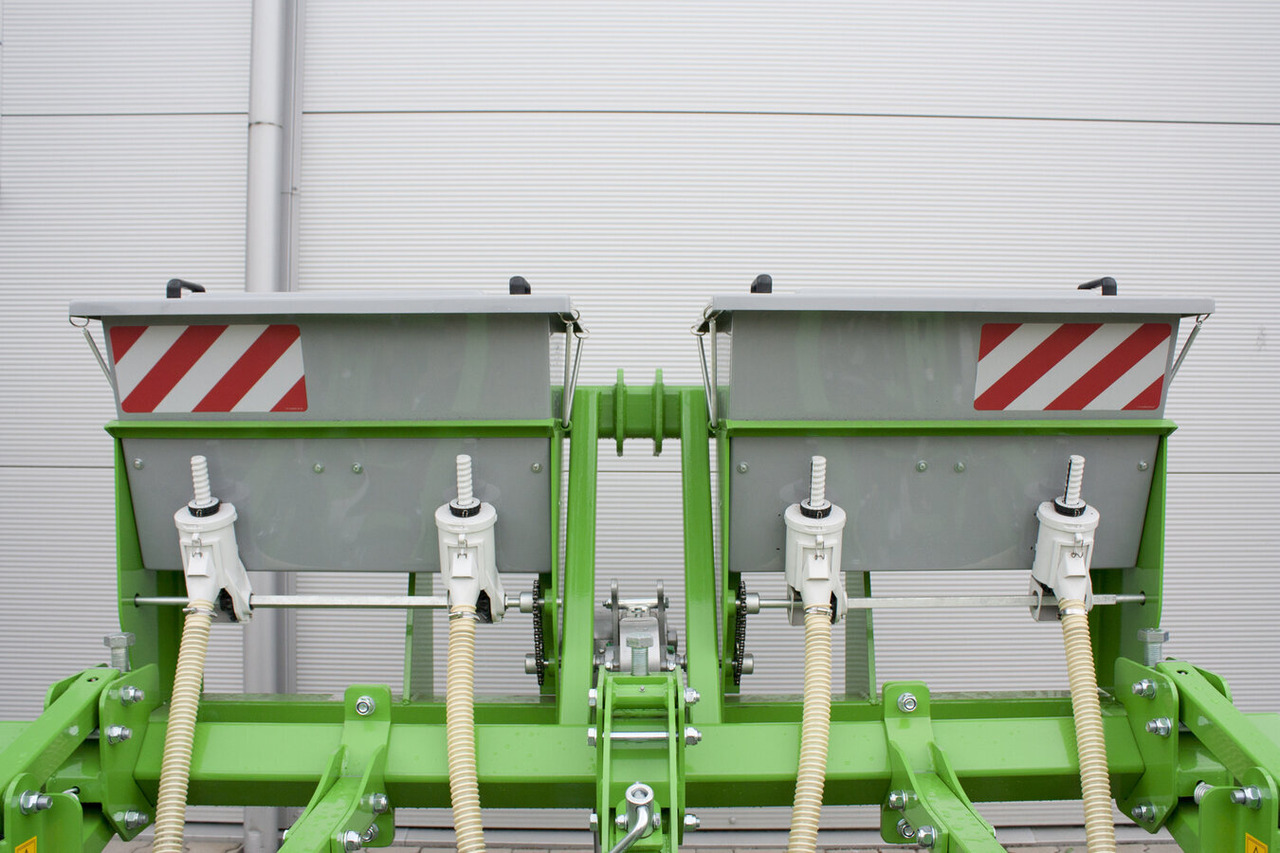 BOMET DISTRIBUTEUR ENGRAIS MINERAUX POUR BINEUSE 2 RANGS NEMBUS - Fertilizing equipment: picture 1 BOMET DISTRIBUTEUR ENGRAIS MINERAUX POUR BINEUSE 2 RANGS NEMBUS - Fertilizing equipment: picture 1