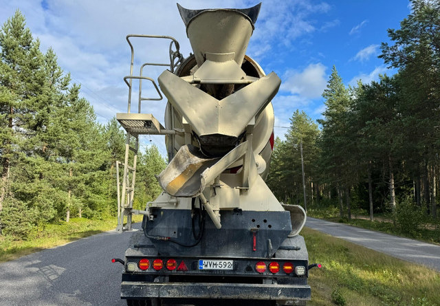 Liebherr12m3 - Concrete mixer semi-trailer: picture 3 Liebherr12m3 - Concrete mixer semi-trailer: picture 3