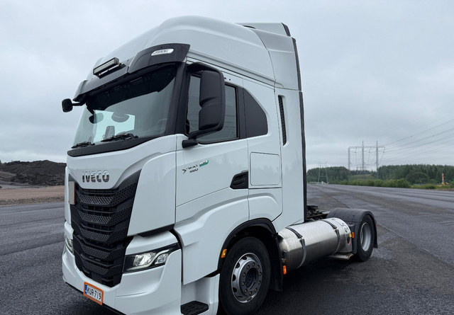 Iveco S-Way 460 4x2 LNG / LBG - Tractor unit: picture 1 Iveco S-Way 460 4x2 LNG / LBG - Tractor unit: picture 1