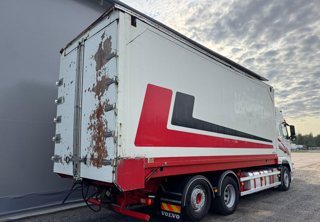 VolvoFH13 500 6x2 Ketjupurku + Rahtikaappi - Box truck: picture 4 VolvoFH13 500 6x2 Ketjupurku + Rahtikaappi - Box truck: picture 4