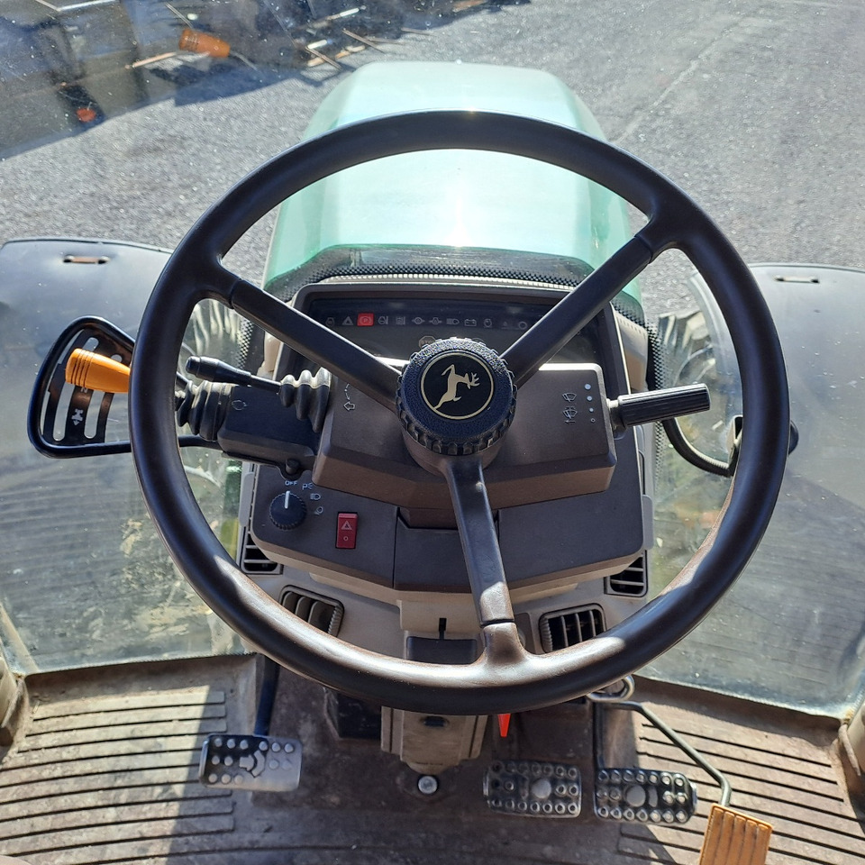 Farm tractor JOHN DEERE 6820 - ASTA AGRIBERTOCCHI: picture 13 Farm tractor JOHN DEERE 6820 - ASTA AGRIBERTOCCHI: picture 13