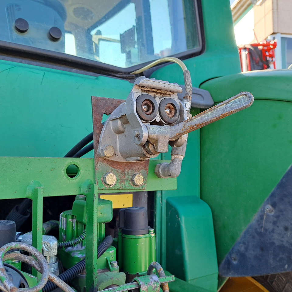 Farm tractor JOHN DEERE 6820 - ASTA AGRIBERTOCCHI: picture 6 Farm tractor JOHN DEERE 6820 - ASTA AGRIBERTOCCHI: picture 6
