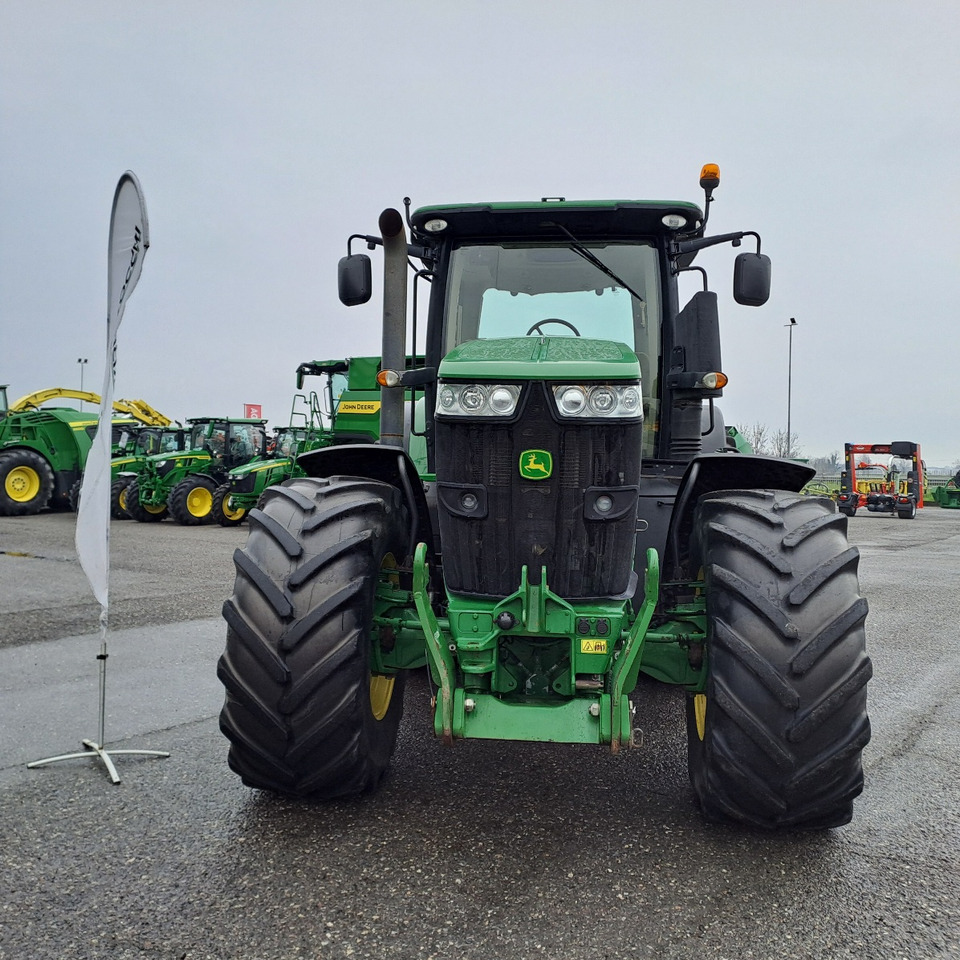 JOHN DEERE 7230R - Farm tractor: picture 3 JOHN DEERE 7230R - Farm tractor: picture 3