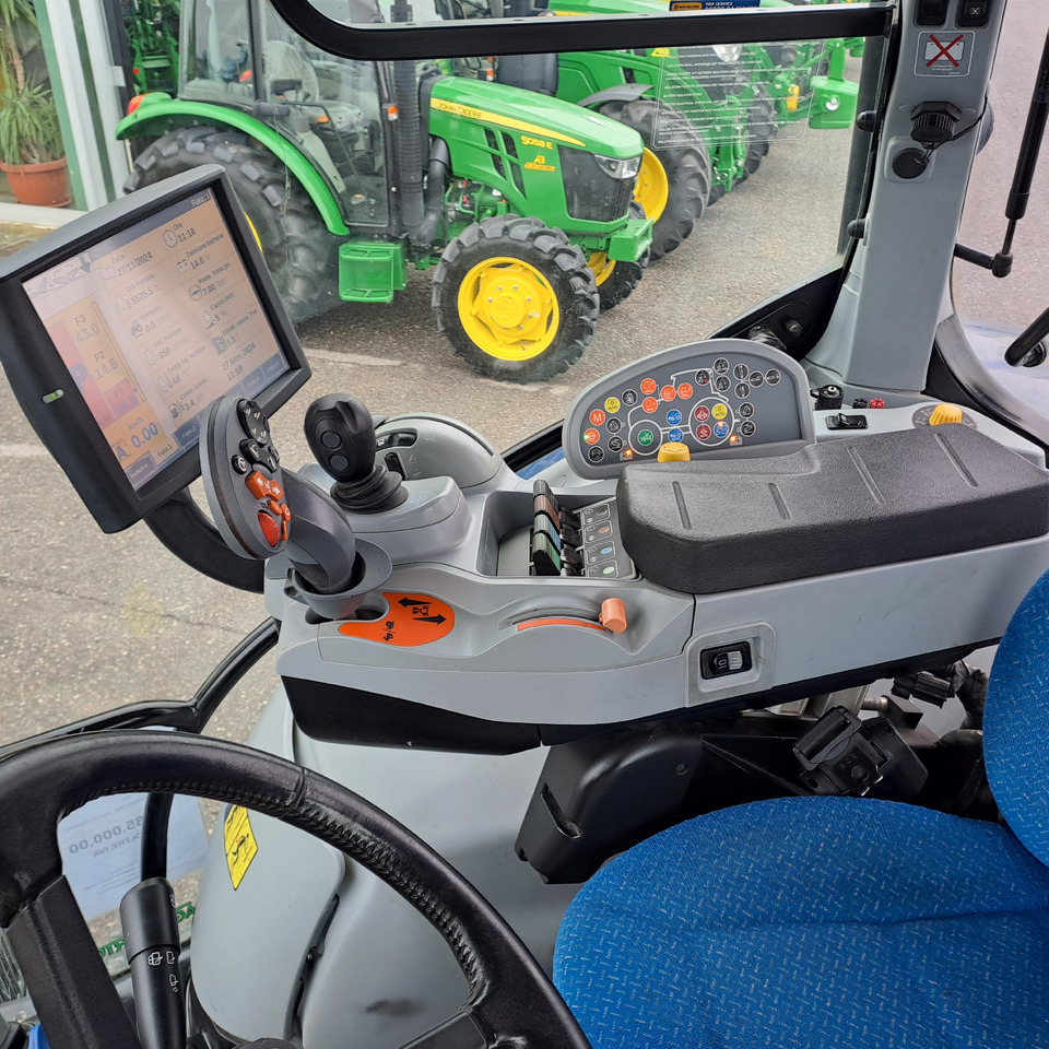 NEW HOLLAND T7.270 BLUEPOWER - Farm tractor: picture 5 NEW HOLLAND T7.270 BLUEPOWER - Farm tractor: picture 5