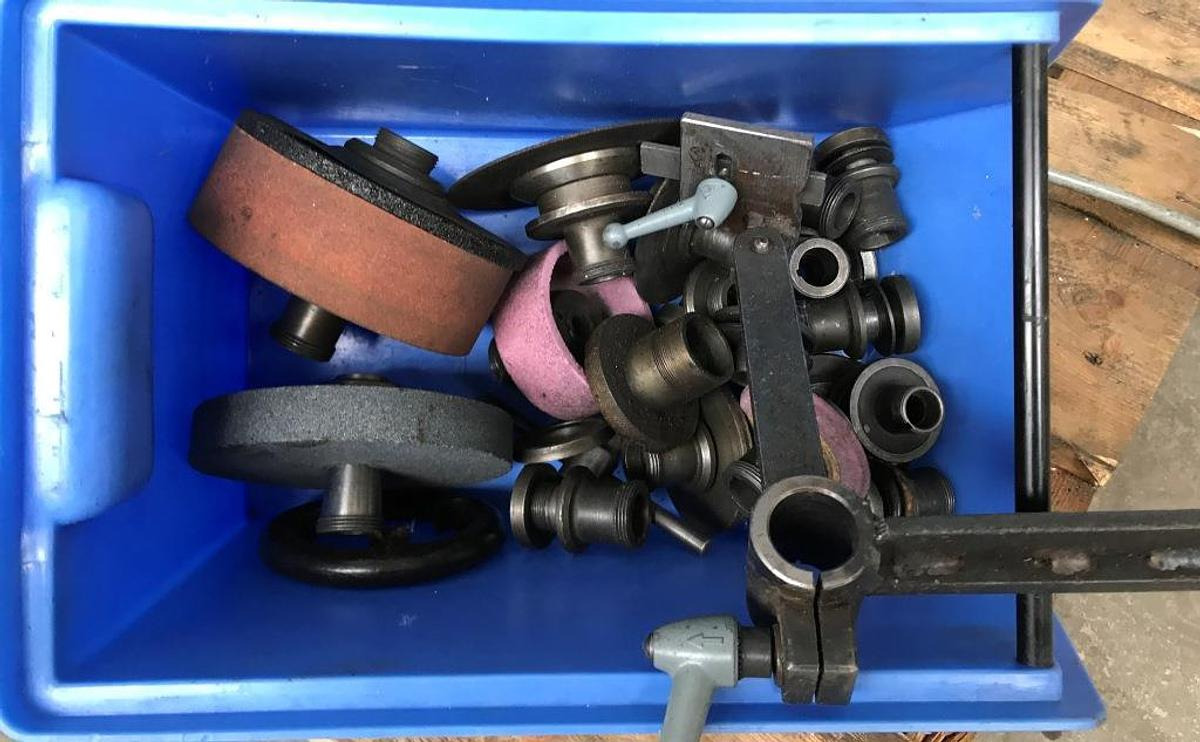 Universal-Werkzeugschleifmaschine DECKEL - Metalworking machinery: picture 4 Universal-Werkzeugschleifmaschine DECKEL - Metalworking machinery: picture 4